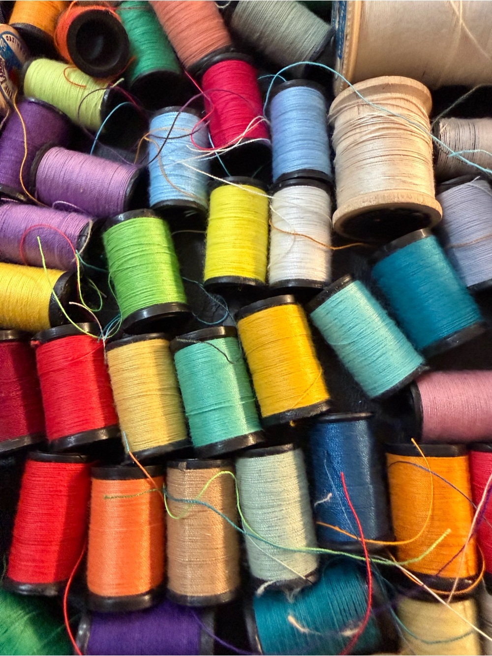 Colorful Sewing Thread Spool Bundle - Multicolor
